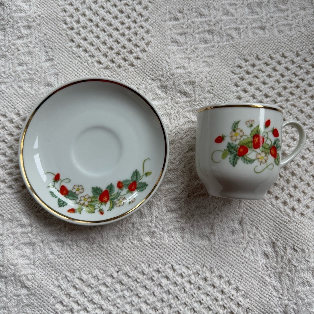 Avon demitasse strawberry print cups and platters set of 3